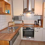 Dom wakacyjny Doppelhaushaelfte Ostseehaus I In *
