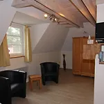Dom wakacyjny Doppelhaushaelfte Ostseehaus I In *